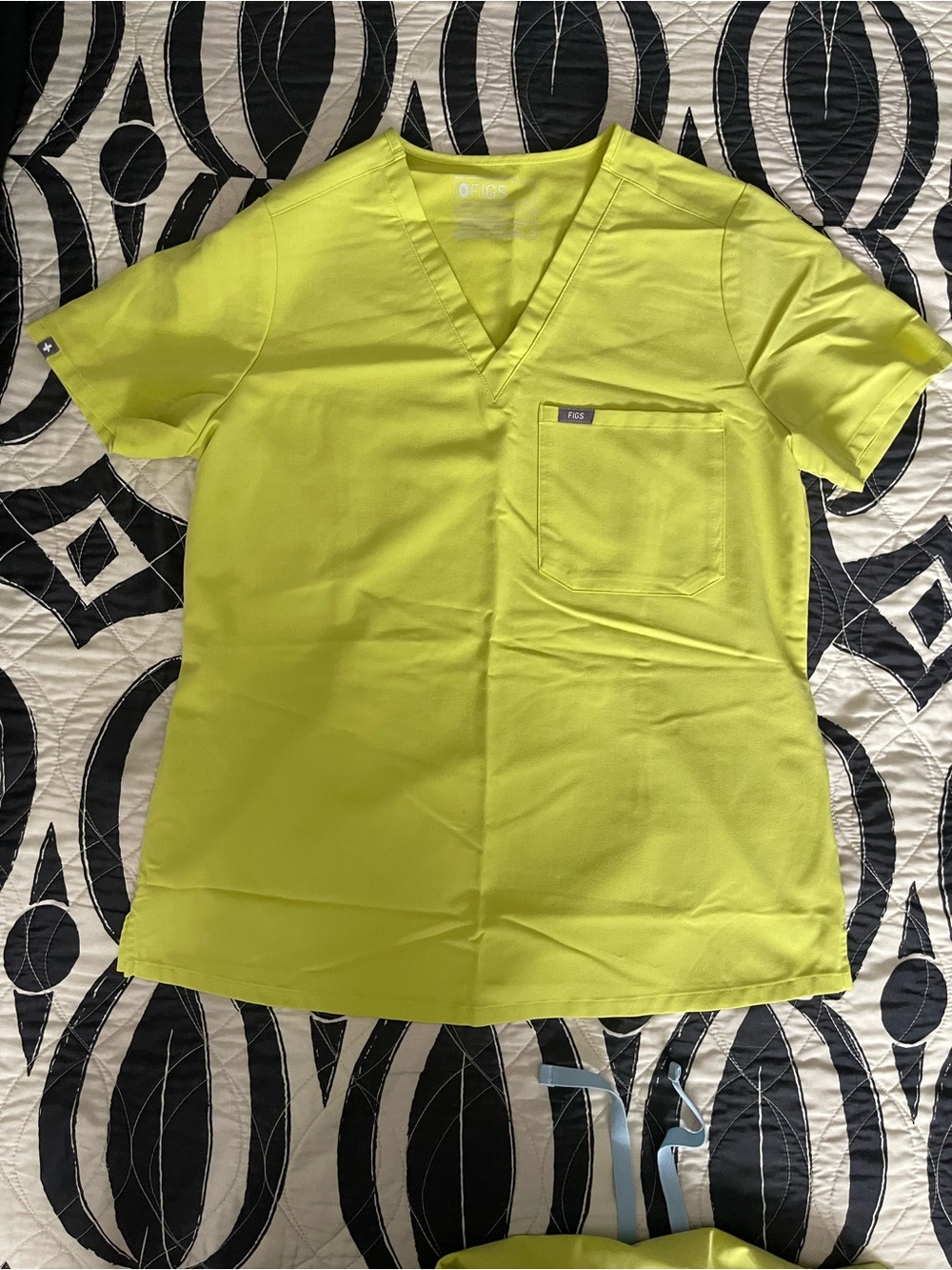 FIGS Catarina One-Pocket Scrub Top Citrine M